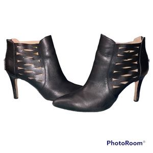 Adrienne Vittadini Black Leather Cut Out Ankle Boots Booties - Size 8.5